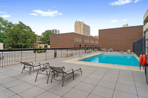 Tiny photo for 5201 S Cornell Avenue #4B, Chicago, IL 60615 (MLS # 12444568)