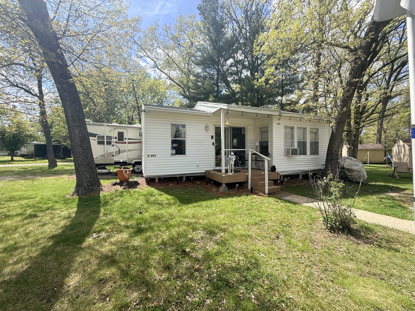 2-203 Woodhaven Lakes
