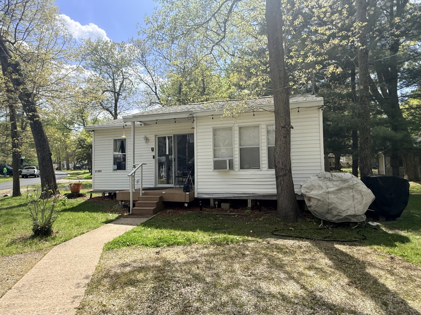 2-203 Woodhaven Lakes