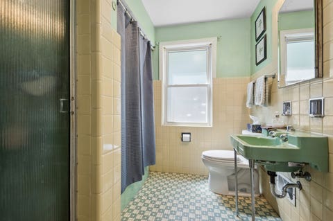 Tiny photo for 2904 W Fargo Avenue, Chicago, IL 60645 (MLS # 12661820)