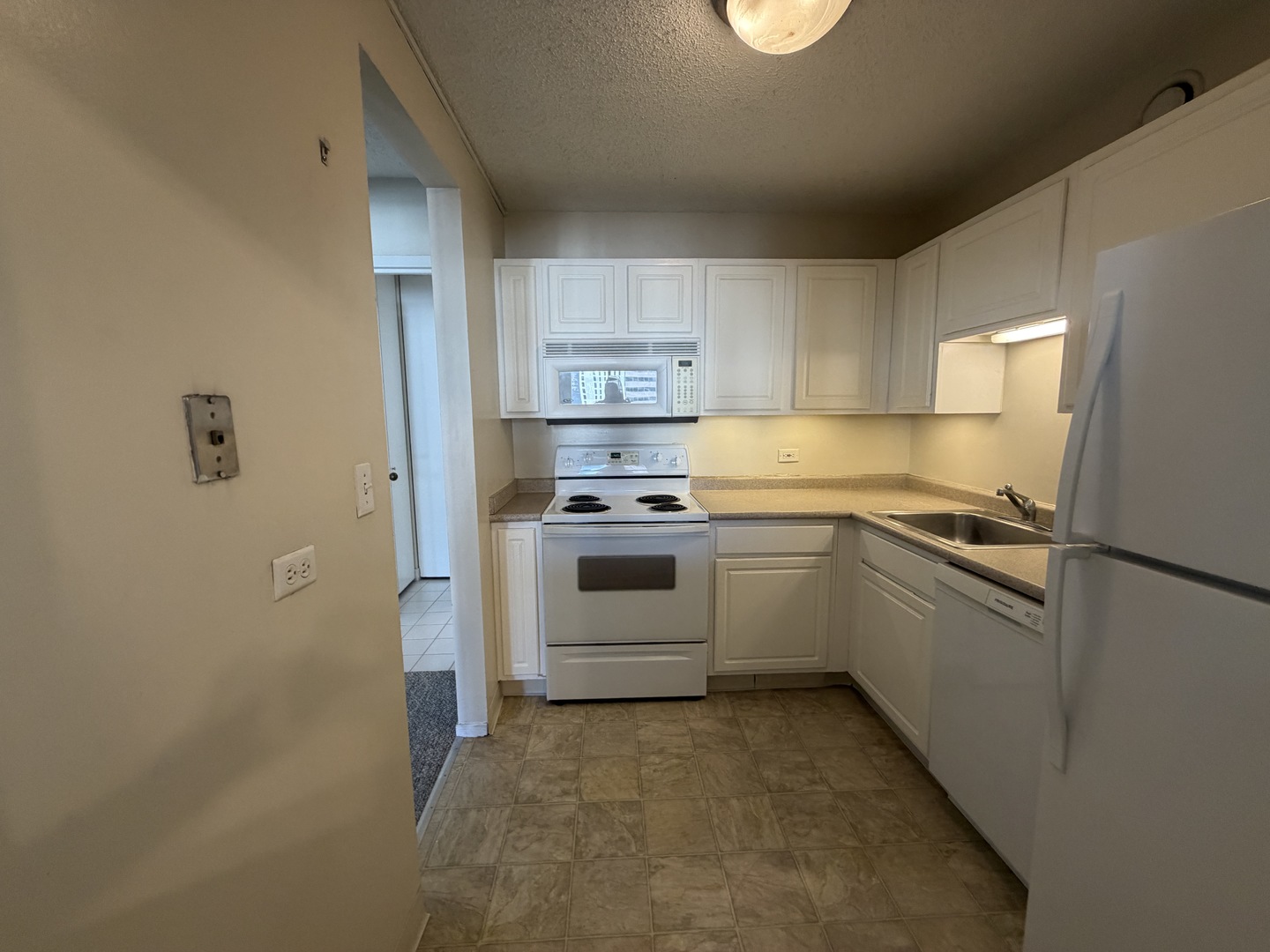 10 E ONTARIO Street 1701