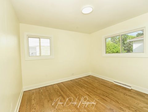 Tiny photo for 837 Wilcox Avenue, Mundelein, IL 60060 (MLS # 12457104)