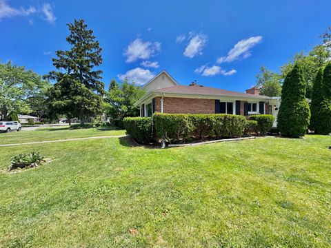 Tiny photo for 837 Wilcox Avenue, Mundelein, IL 60060 (MLS # 12457104)