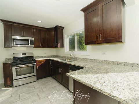 Tiny photo for 837 Wilcox Avenue, Mundelein, IL 60060 (MLS # 12457104)