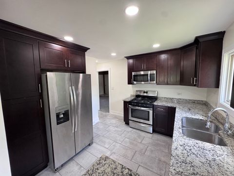Tiny photo for 837 Wilcox Avenue, Mundelein, IL 60060 (MLS # 12457104)