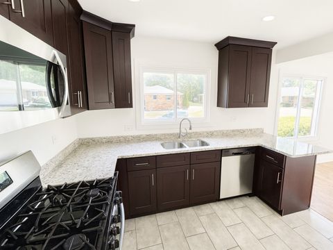 Tiny photo for 837 Wilcox Avenue, Mundelein, IL 60060 (MLS # 12457104)