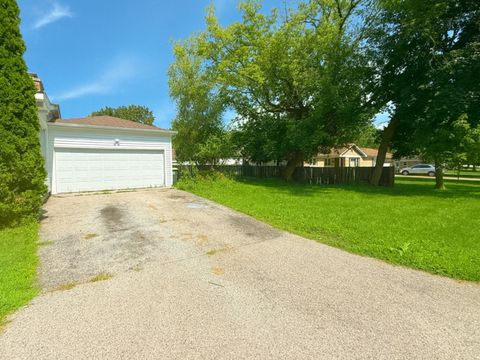 Tiny photo for 837 Wilcox Avenue, Mundelein, IL 60060 (MLS # 12457104)