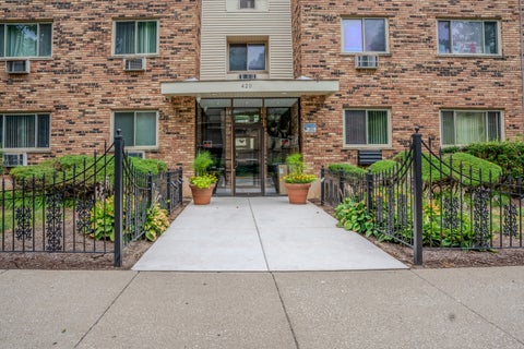Photo of 420 S HOME Avenue #109N, Oak Park, IL 60302 (MLS # 12748044)