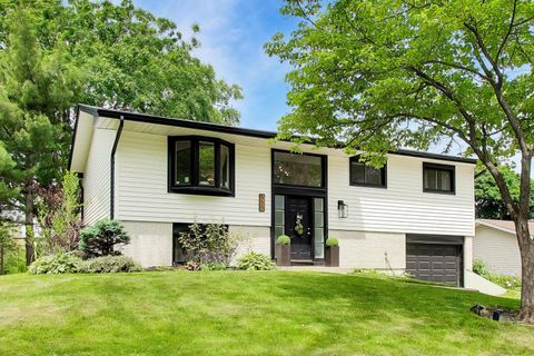 Tiny photo for 2S550 Gray Avenue, Lombard, IL 60148 (MLS # 12658856)