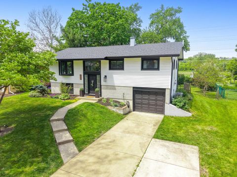 Tiny photo for 2S550 Gray Avenue, Lombard, IL 60148 (MLS # 12658856)