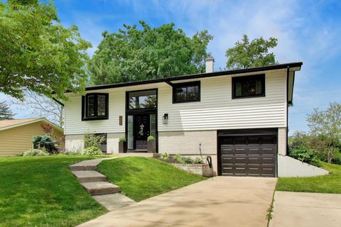 Photo of 2S550 Gray Avenue, Lombard, IL 60148 (MLS # 12658856)