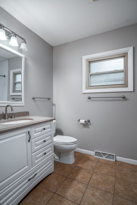 Tiny photo for 803 16th Street, Bettendorf, IA 52722 (MLS # 12737974)