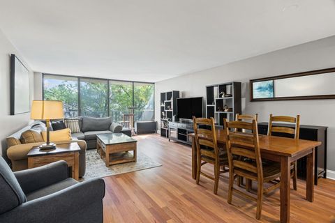 Tiny photo for 3150 N SHERIDAN Road #2C, Chicago, IL 60657 (MLS # 12462532)