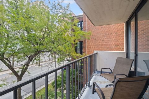 Tiny photo for 3150 N SHERIDAN Road #2C, Chicago, IL 60657 (MLS # 12462532)