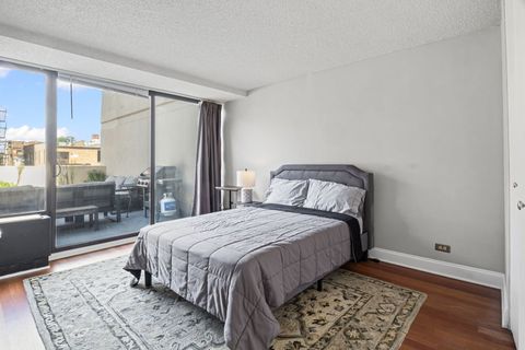 Tiny photo for 3150 N SHERIDAN Road #2C, Chicago, IL 60657 (MLS # 12462532)