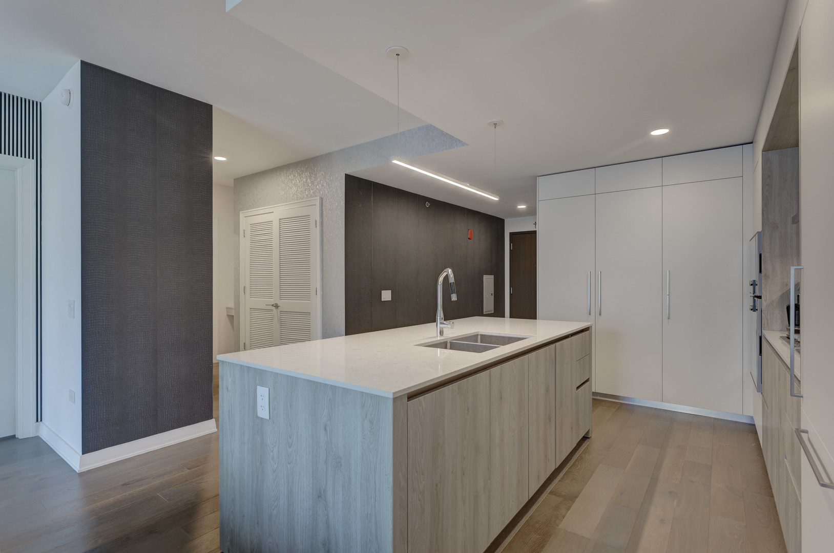 211 N Harbor Drive 2003