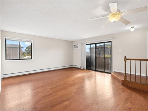 Tiny photo for 11 Echo Court #12, Vernon Hills, IL 60061 (MLS # 12496893)