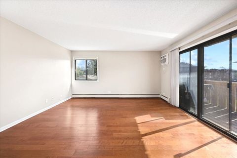 Tiny photo for 11 Echo Court #12, Vernon Hills, IL 60061 (MLS # 12496893)