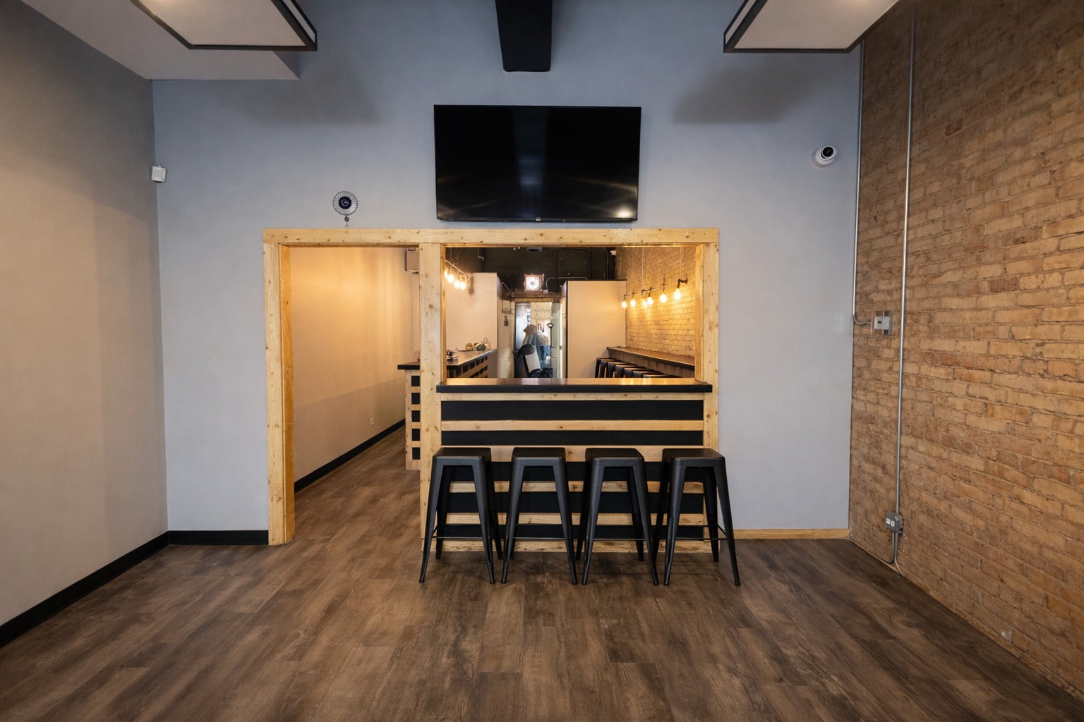3541 W IRVING PARK Road