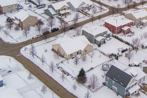 Tiny photo for 731 Slate Run, Elgin, IL 60124 (MLS # 12528898)