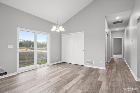Tiny photo for 3 Dogwood Way, Ottawa, IL 61350 (MLS # 12627848)