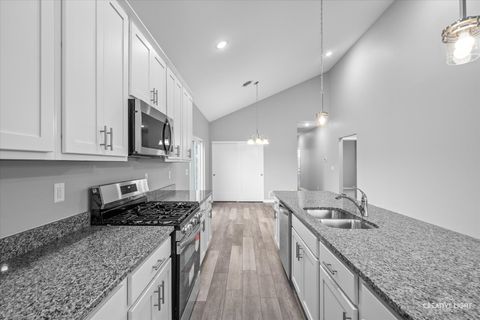 Tiny photo for 3 Dogwood Way, Ottawa, IL 61350 (MLS # 12627848)