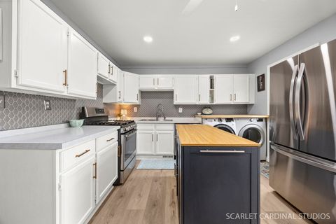Tiny photo for 801 Sunset Circle, Streamwood, IL 60107 (MLS # 12616111)