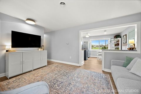 Tiny photo for 801 Sunset Circle, Streamwood, IL 60107 (MLS # 12616111)