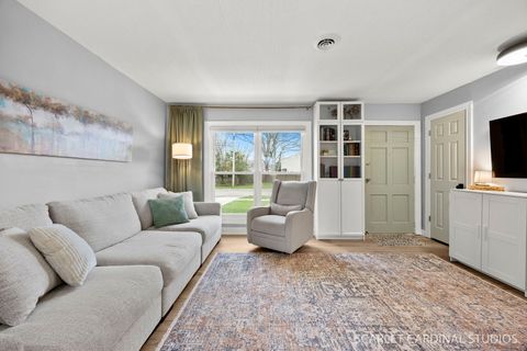 Tiny photo for 801 Sunset Circle, Streamwood, IL 60107 (MLS # 12616111)