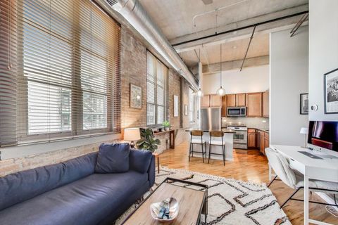 Tiny photo for 1735 N Paulina Street #422, Chicago, IL 60622 (MLS # 12489304)
