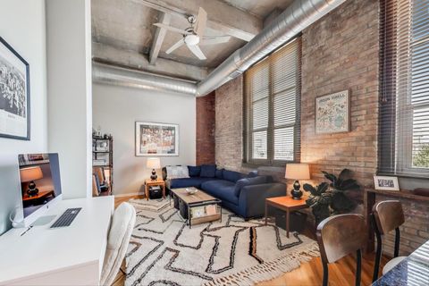 Tiny photo for 1735 N Paulina Street #422, Chicago, IL 60622 (MLS # 12489304)
