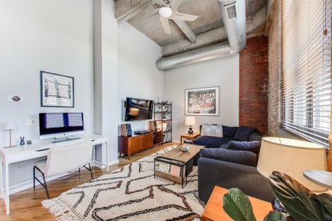 Tiny photo for 1735 N Paulina Street #422, Chicago, IL 60622 (MLS # 12489304)