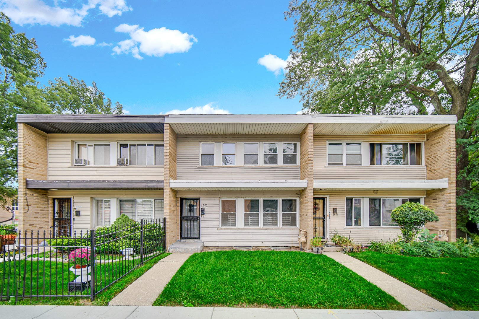 2303 E 100th Street