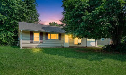 Photo of 810 MAPLEPARK Drive, Champaign, IL 61821 (MLS # 12718740)
