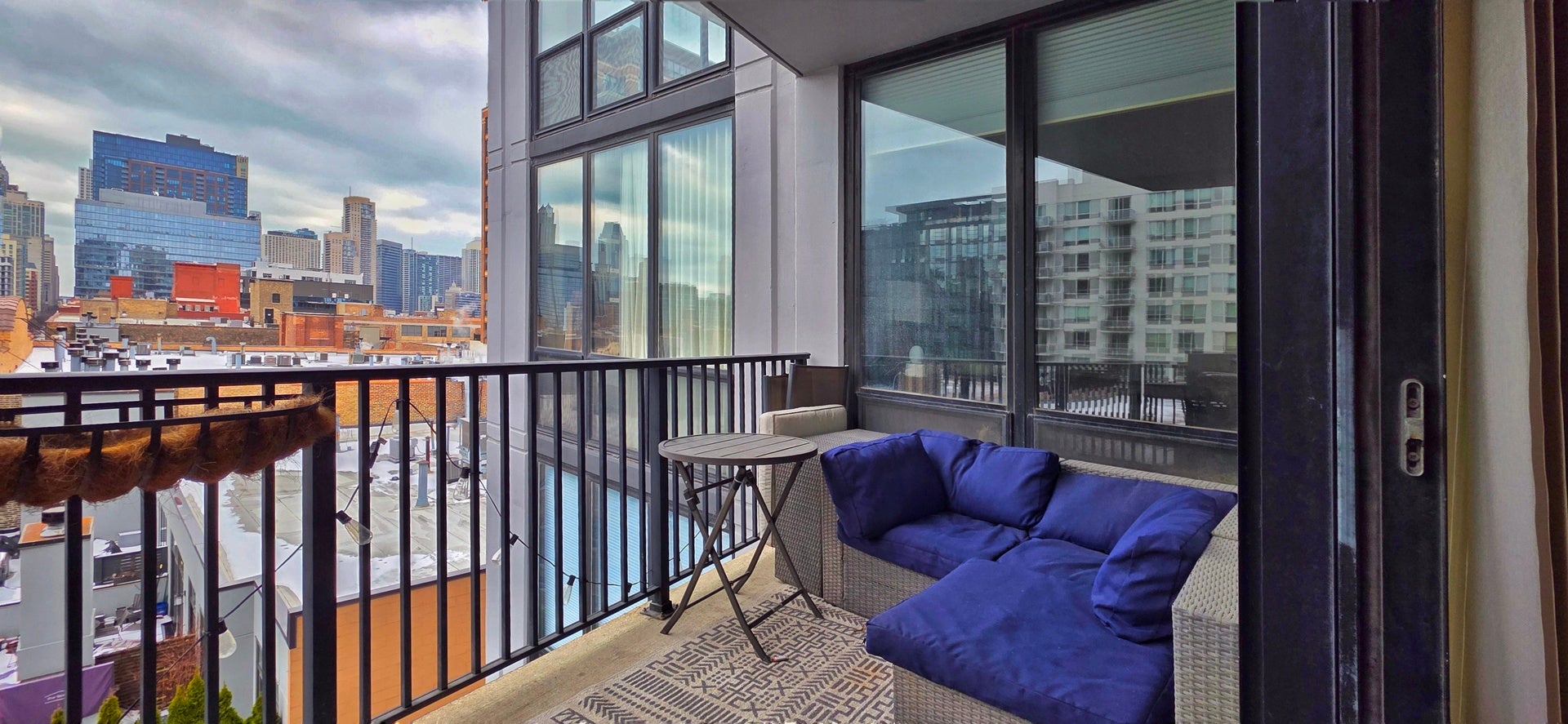 435 W Erie Street 1002