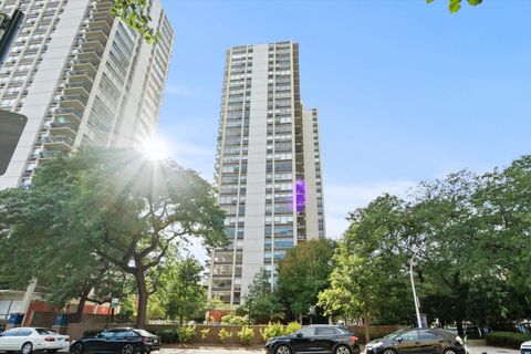 Photo of 1360 N Sandburg Terrace #2909C, Chicago, IL 60610 (MLS # 12484781)