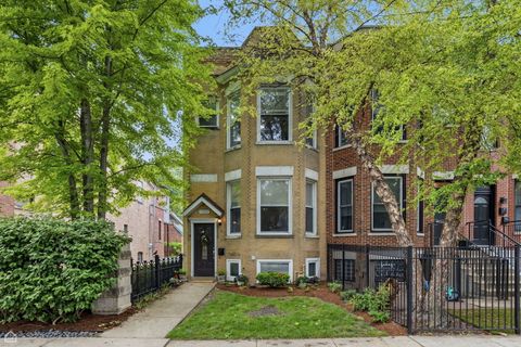 Photo of 1926 W Oakdale Avenue, Chicago, IL 60657 (MLS # 12655788)