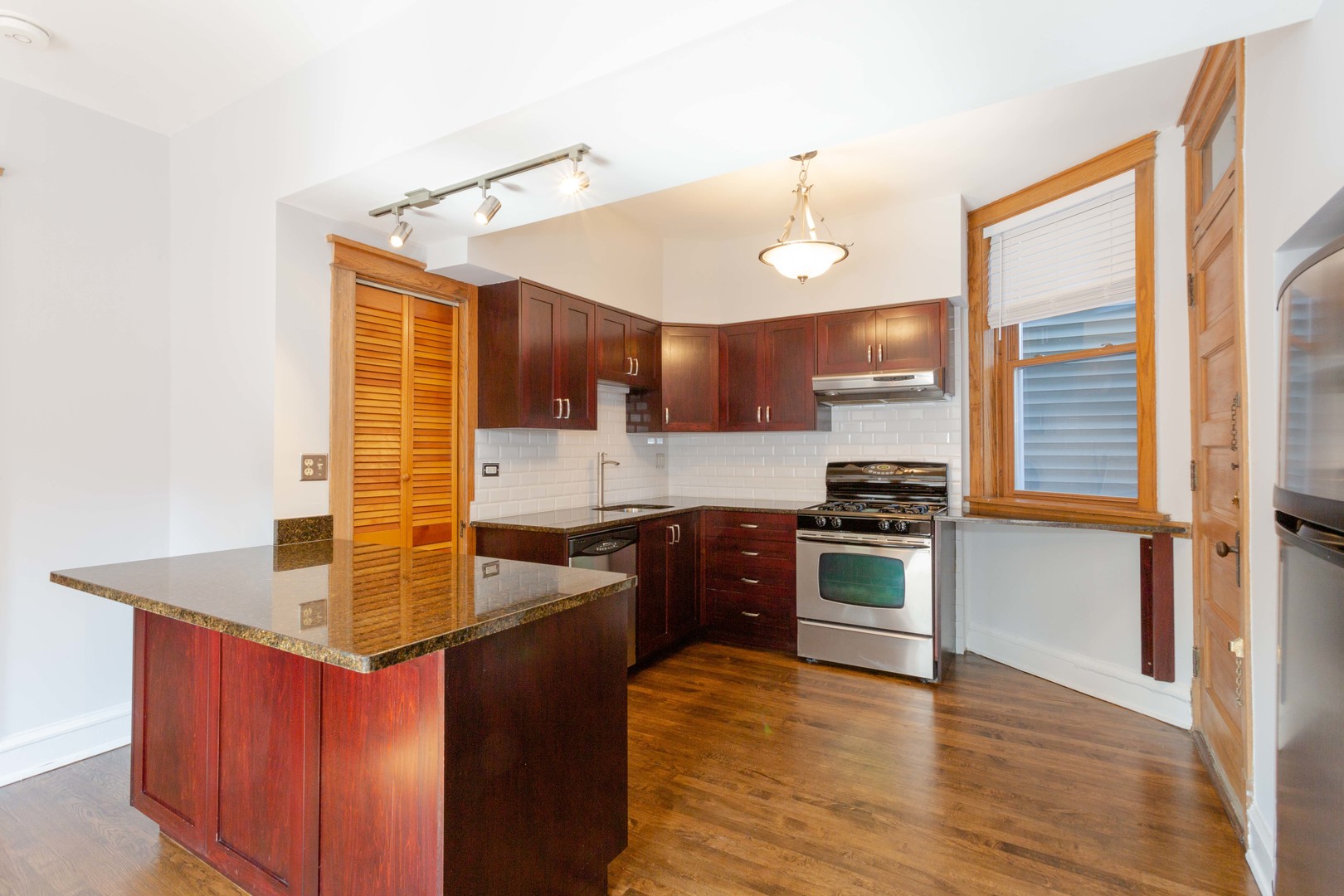 3338 N WOLCOTT Avenue 1