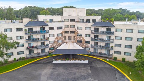 Photo of 6700 S Brainard Avenue #428, Countryside, IL 60525 (MLS # 12455816)