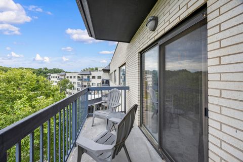 Tiny photo for 6700 S Brainard Avenue #428, Countryside, IL 60525 (MLS # 12455816)