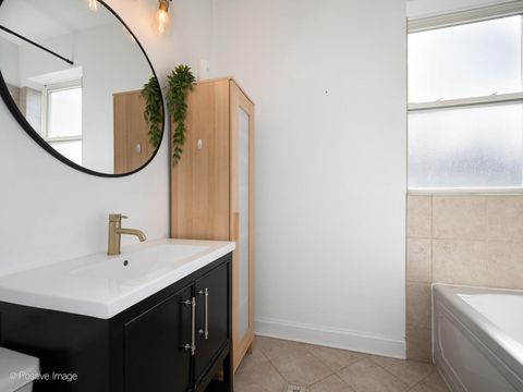 Tiny photo for 6906 N Lakewood Avenue #3W, Chicago, IL 60626 (MLS # 12584086)