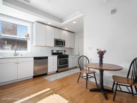 Tiny photo for 6906 N Lakewood Avenue #3W, Chicago, IL 60626 (MLS # 12584086)