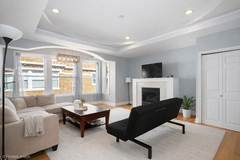 Tiny photo for 6906 N Lakewood Avenue #3W, Chicago, IL 60626 (MLS # 12584086)