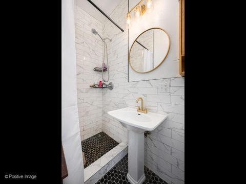 Tiny photo for 6906 N Lakewood Avenue #3W, Chicago, IL 60626 (MLS # 12584086)