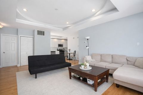 Tiny photo for 6906 N Lakewood Avenue #3W, Chicago, IL 60626 (MLS # 12584086)