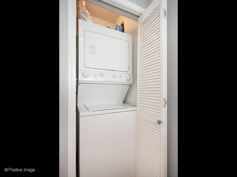 Tiny photo for 6906 N Lakewood Avenue #3W, Chicago, IL 60626 (MLS # 12584086)