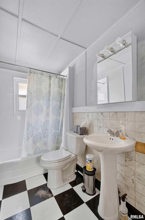 Tiny photo for 1518 N MAIN Street, Davenport, IA 52803 (MLS # QC4267540)