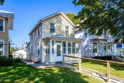 Photo of 1518 N MAIN Street, Davenport, IA 52803 (MLS # QC4267540)