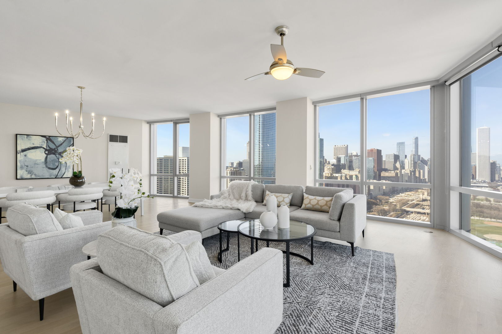 1211 S Prairie Avenue 3401