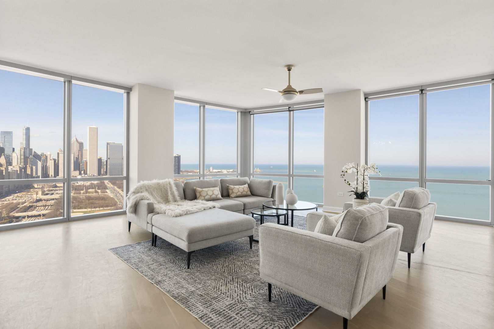 1211 S Prairie Avenue 3401